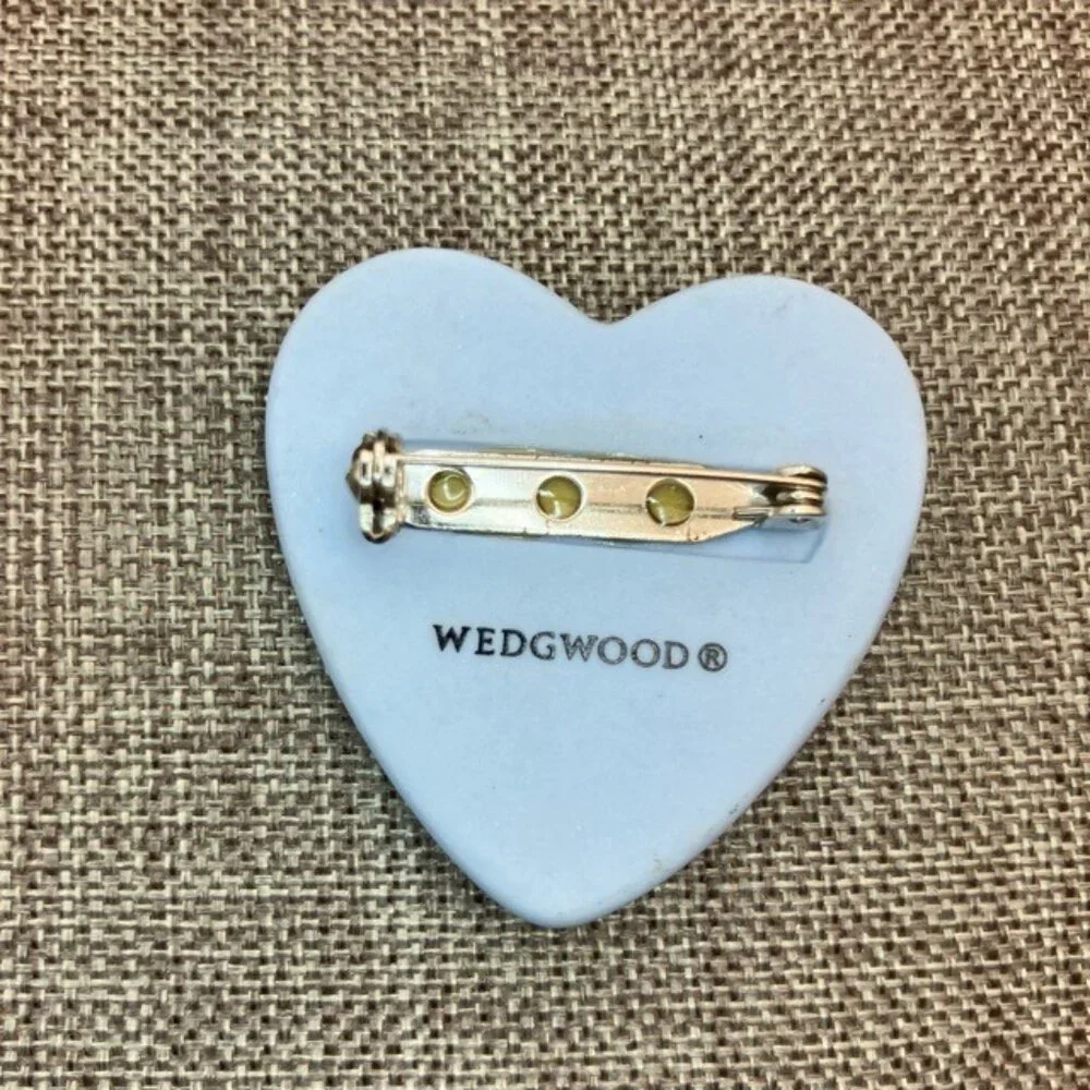 Wedgwood Heart Brooch Pin Light Blue Jasperware 2 In Intricate White Scrollwork - Picture 3 of 6